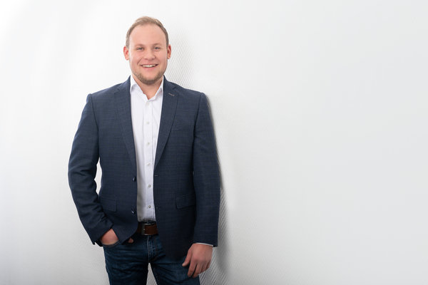 STOLMA Tischler, Techniker und Produktexperte für Salamander Fenster und Türen
