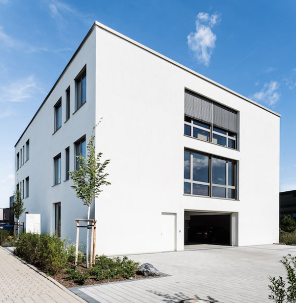 Haus mit STOLMA Exte Raffstore Beschattung